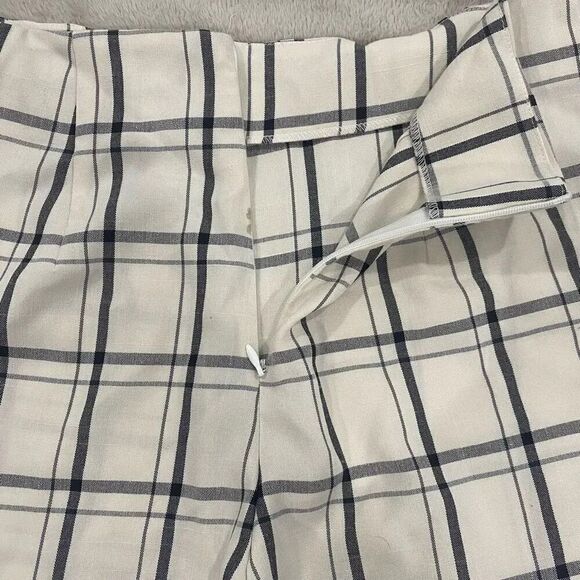 PrettyLittleThing White Grid Shorts Size 4 - Picture 5 of 6